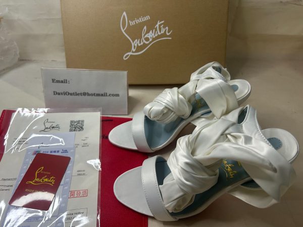 Sandales Christian Louboutin Du Désert Sandales 100 mm en crêpe satin blanc cassé – Image 5