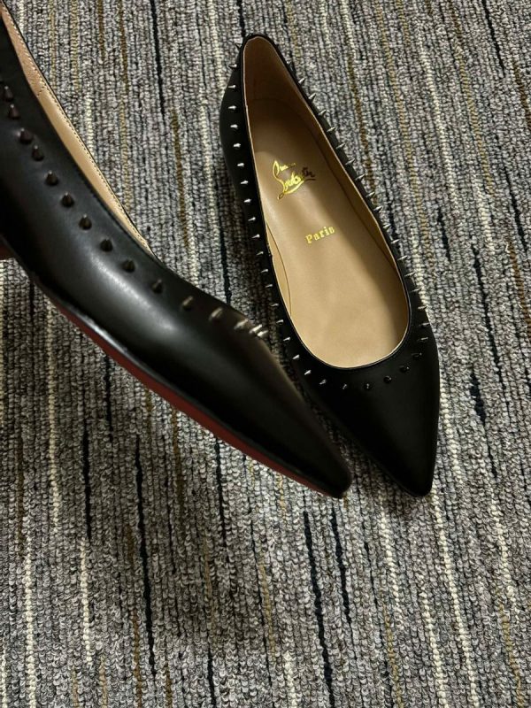 Christian Louboutin Anjalina Ballerines Cloutées en Cuir de Veau Noir – Image 2