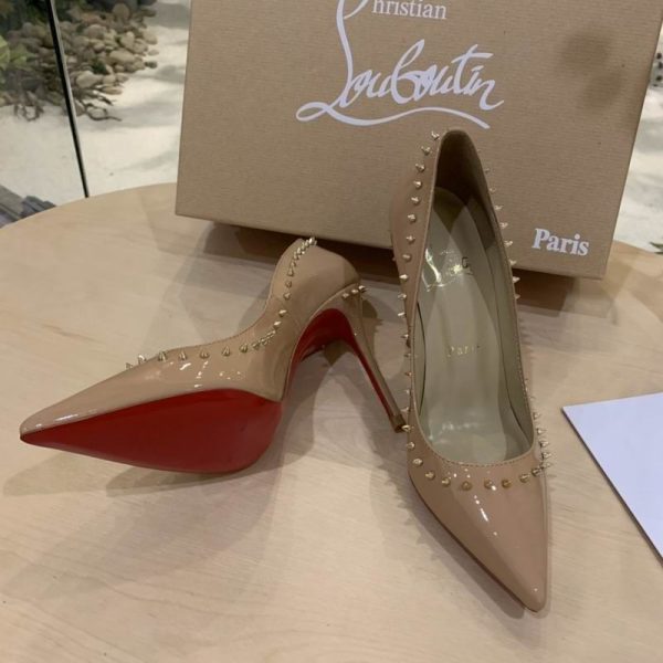 Christian Louboutin Anjalina Spike escarpins à clous en cuir verni nude – Image 2