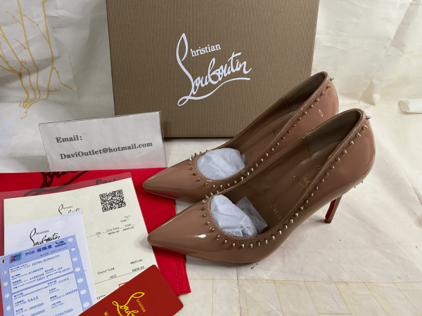 Christian Louboutin Anjalina Spike escarpins à clous en cuir verni nude – Image 6