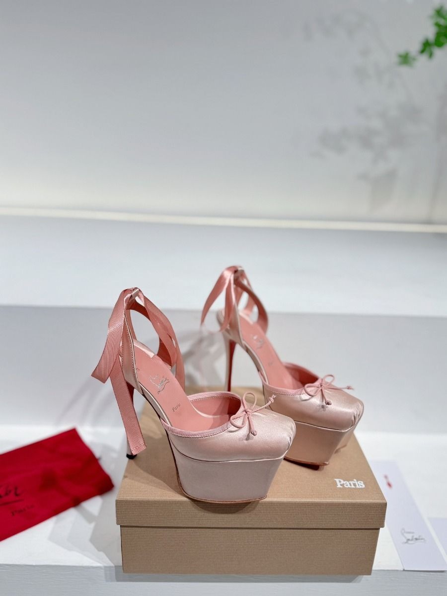 Christian Louboutin Cassia Lace Up Alta plateforme 160 mm escarpins à brides satin crêpe rose