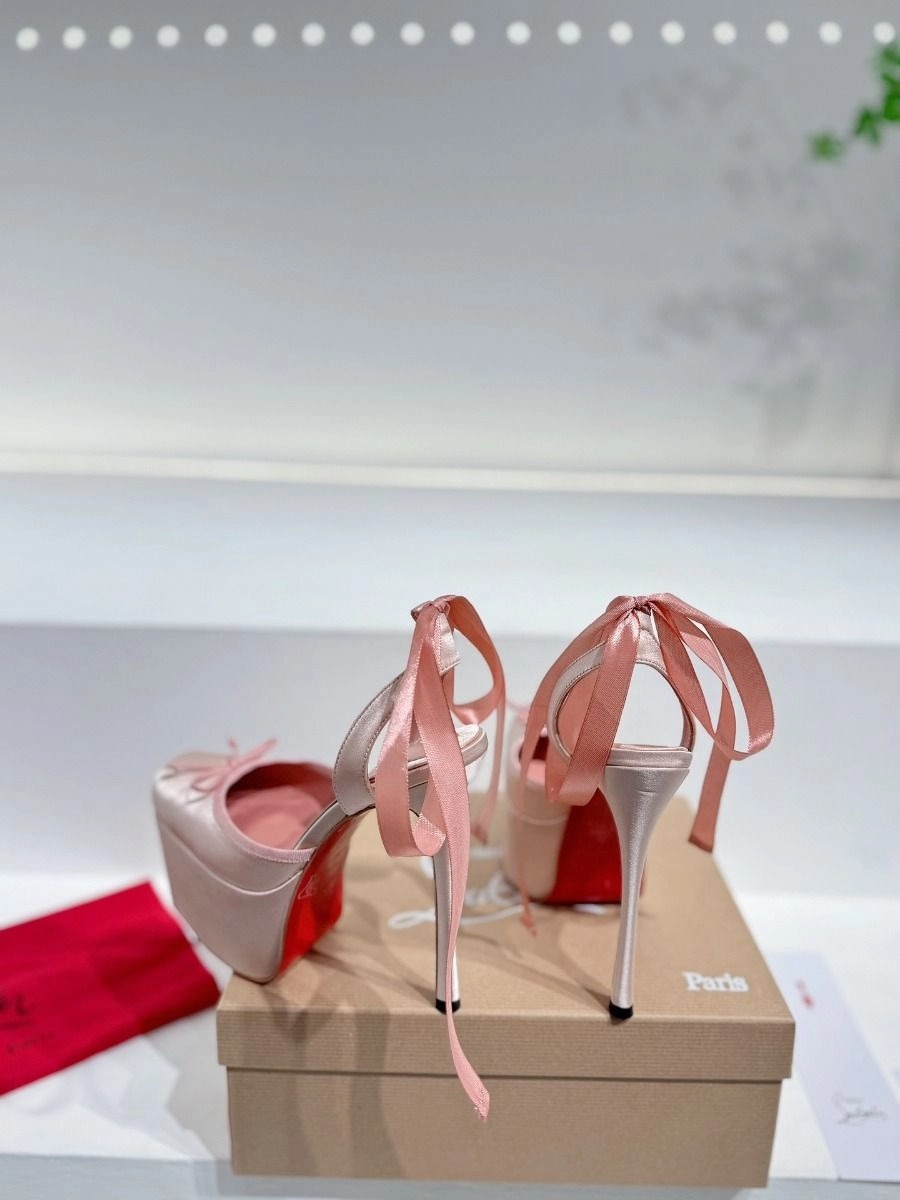 Christian Louboutin Cassia Lace Up Alta plateforme 160 mm escarpins à brides satin crêpe rose – Image 3