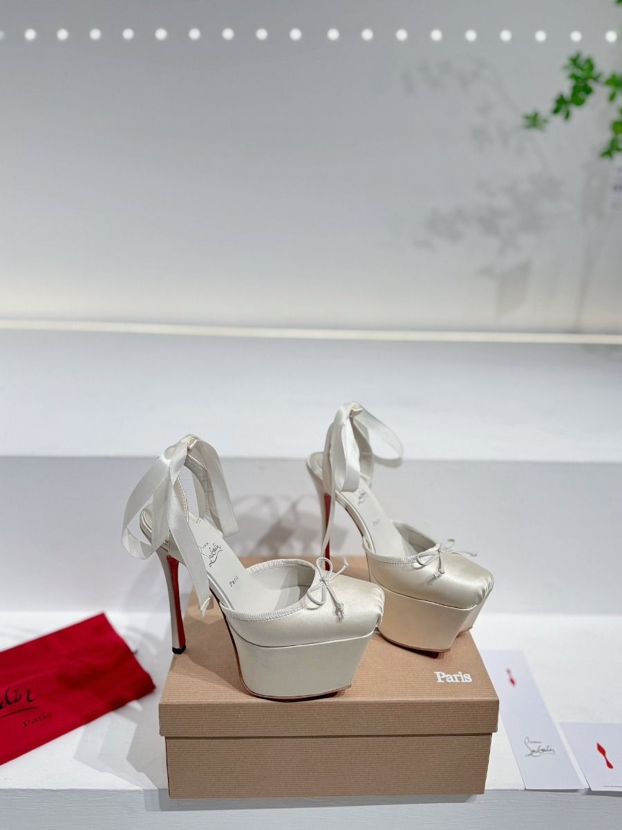 Christian Louboutin Cassia Lace Up Alta plateforme 160 mm escarpins à brides satin crêpe blanc