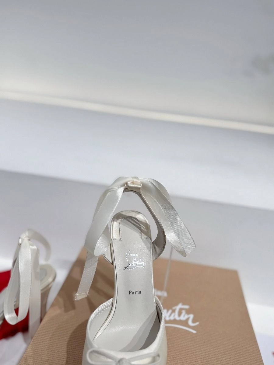 Christian Louboutin Cassia Lace Up Alta plateforme 160 mm escarpins à brides satin crêpe blanc – Image 2