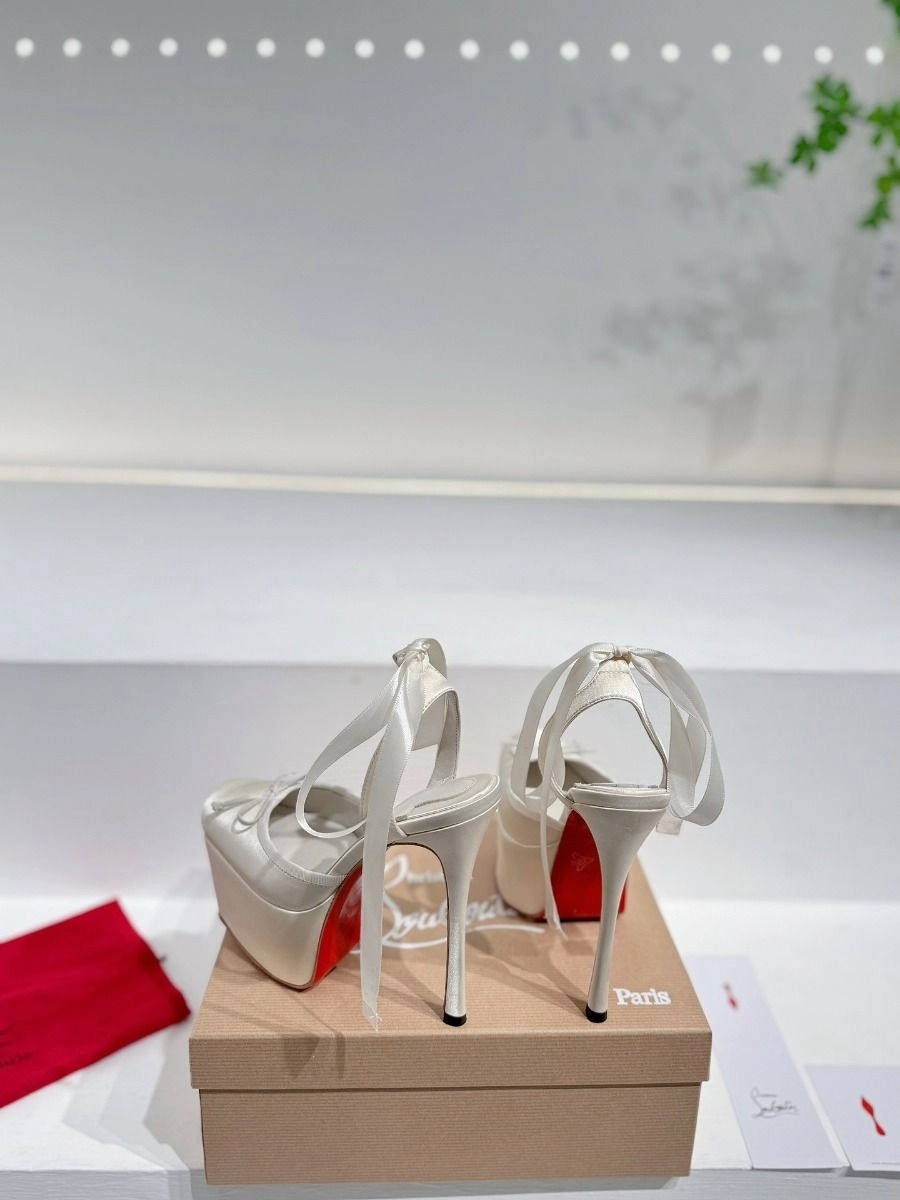 Christian Louboutin Cassia Lace Up Alta plateforme 160 mm escarpins à brides satin crêpe blanc – Image 4