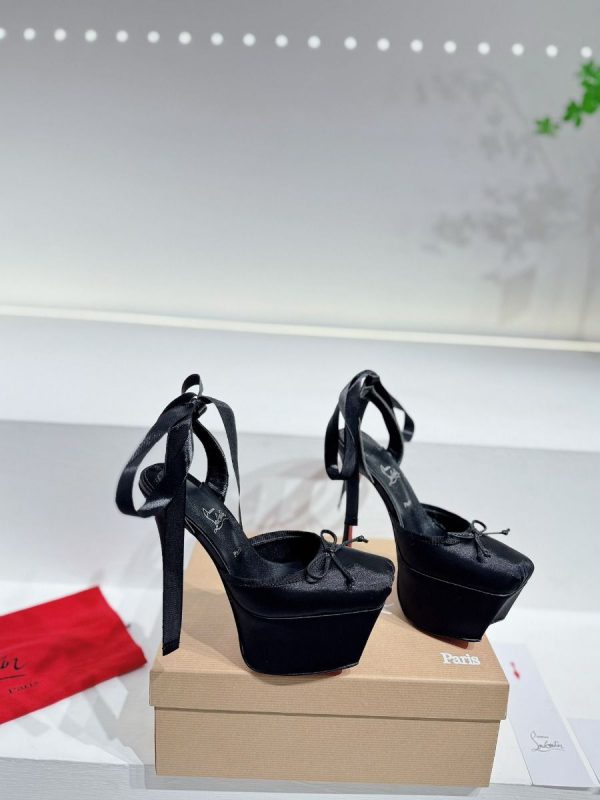 Christian Louboutin Cassia Lace Up Alta plateforme 160 mm escarpins à brides satin crêpe noir