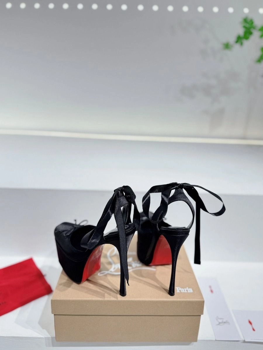 Christian Louboutin Cassia Lace Up Alta plateforme 160 mm escarpins à brides satin crêpe noir – Image 2