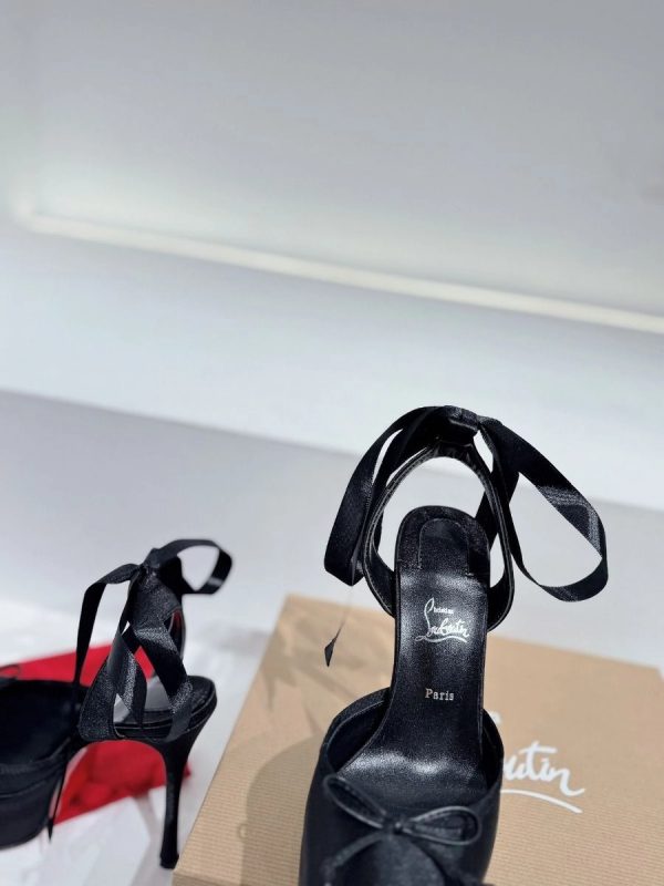 Christian Louboutin Cassia Lace Up Alta plateforme 160 mm escarpins à brides satin crêpe noir – Image 3