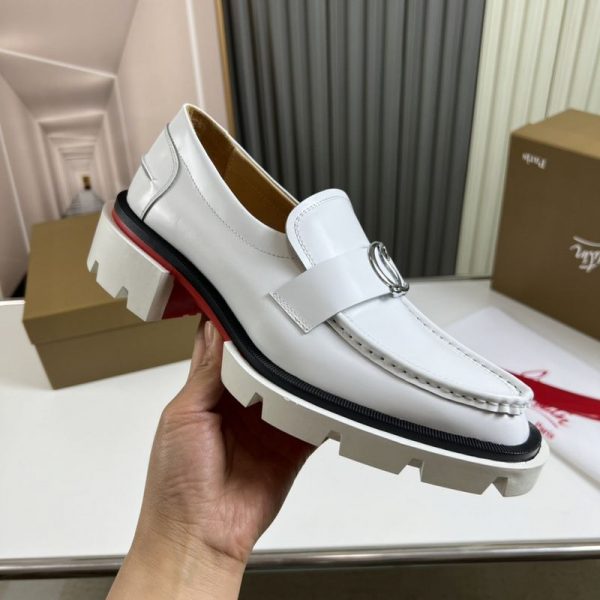 Christian Louboutin CL Moc Lug Mocassins Femme en Cuir de Veau Blanc – Image 2