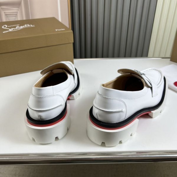 Christian Louboutin CL Moc Lug Mocassins Femme en Cuir de Veau Blanc – Image 3