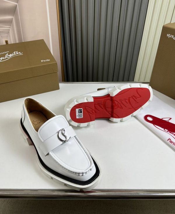 Christian Louboutin CL Moc Lug Mocassins Femme en Cuir de Veau Blanc – Image 4