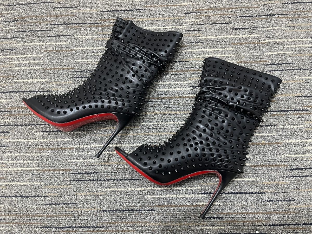 Christian Louboutin Guerilla Bottines Cloutées Ouvertes 100 mm Cuir Veau Noir – Image 2