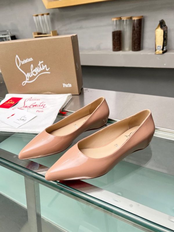 Christian Louboutin Kate Ballerines en Cuir Verni Nude – Image 3