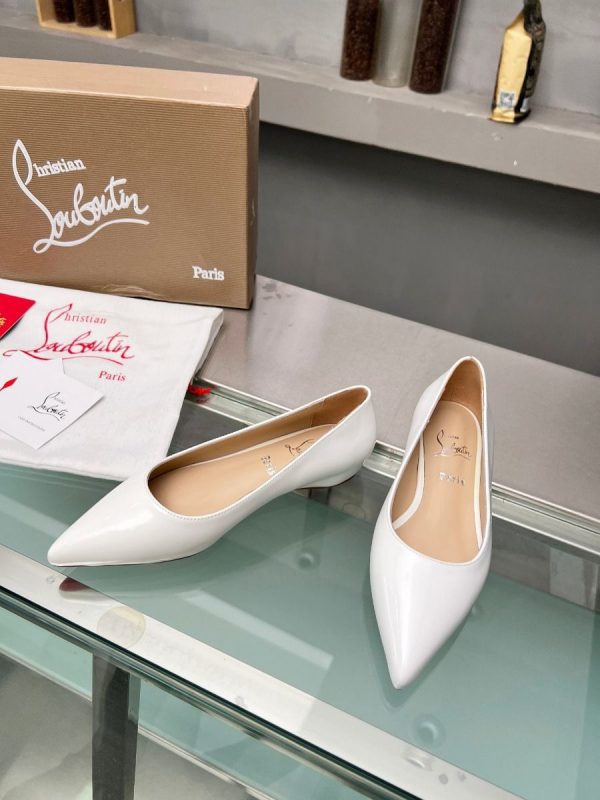 Christian Louboutin Kate Ballerines en Cuir Verni Blanc – Image 2
