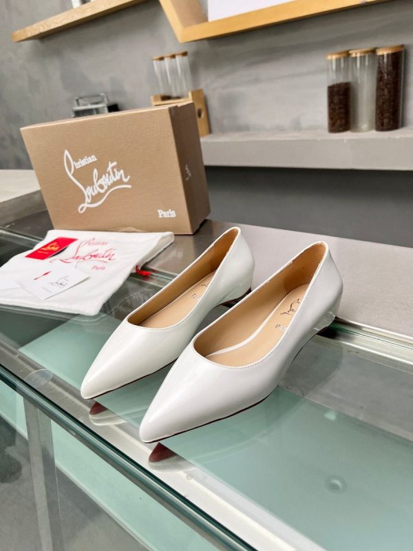 Christian Louboutin Kate Ballerines en Cuir Verni Blanc – Image 3