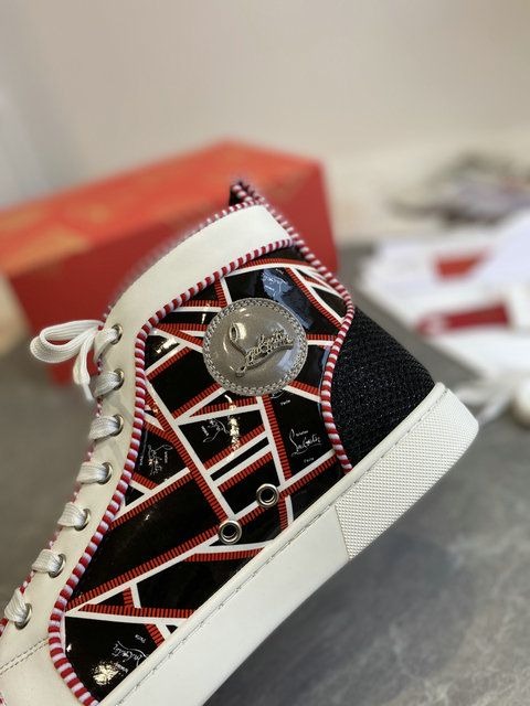 Christian Louboutin Lou Spikes Orlato Femme Baskets Plates en Cuir Verni Multicolore – Image 2