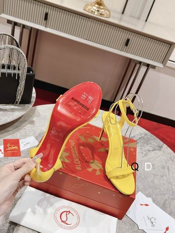 Christian Louboutin Loubigirl Sandales 85mm Cuir Verni Jaune – Image 4
