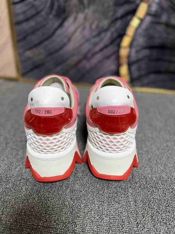 Christian Louboutin Baskets Loubishark Cuir de veau et suédé Rose – Image 2