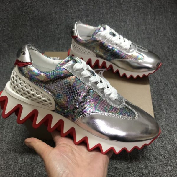 Christian Louboutin Baskets Loubishark Cuir iridescent Argent – Image 3