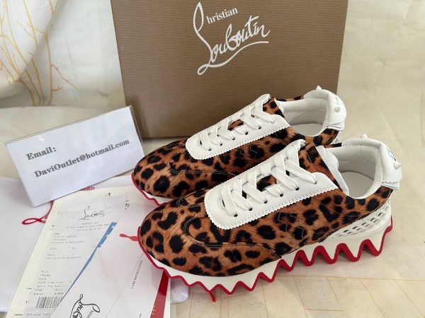 Christian Louboutin Baskets Loubishark Satin imprimé léopard et cuir – Image 2