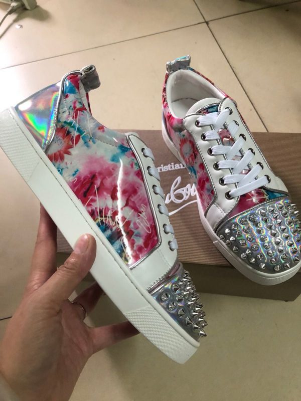 Christian Louboutin Baskets Louis Junior Spike Basses Cuir laminé imprimé floral