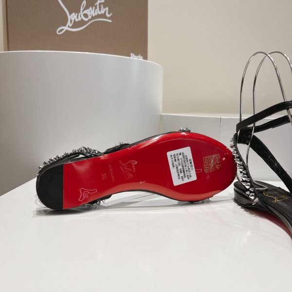 Christian Louboutin Mafaldina Sandales Plates Cuir Vernis Noir – Image 3