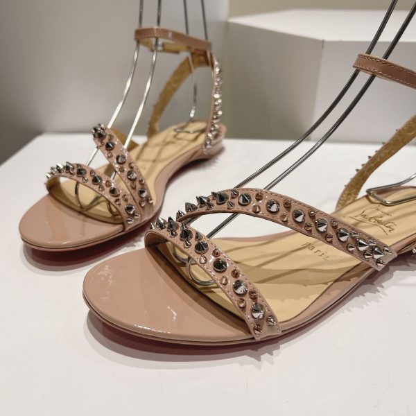 Christian Louboutin Mafaldina Sandales Plates Cuir Vernis Nude – Image 4