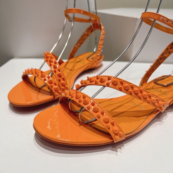 Christian Louboutin Mafaldina Sandales Plates Cuir Vernis Orange – Image 2