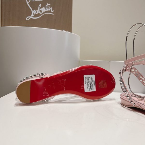 Christian Louboutin Mafaldina Sandales Plates Cuir Vernis Rose – Image 4