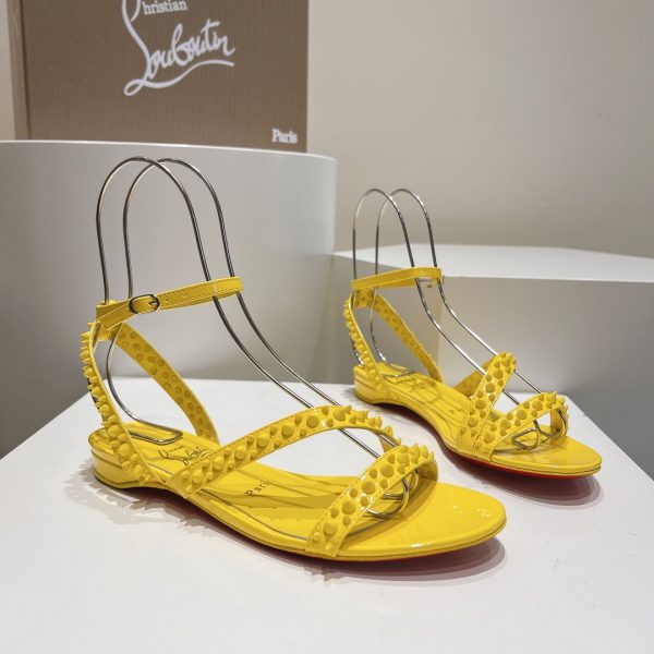 Christian Louboutin Mafaldina Sandales Plates Cuir Vernis Jaune – Image 2
