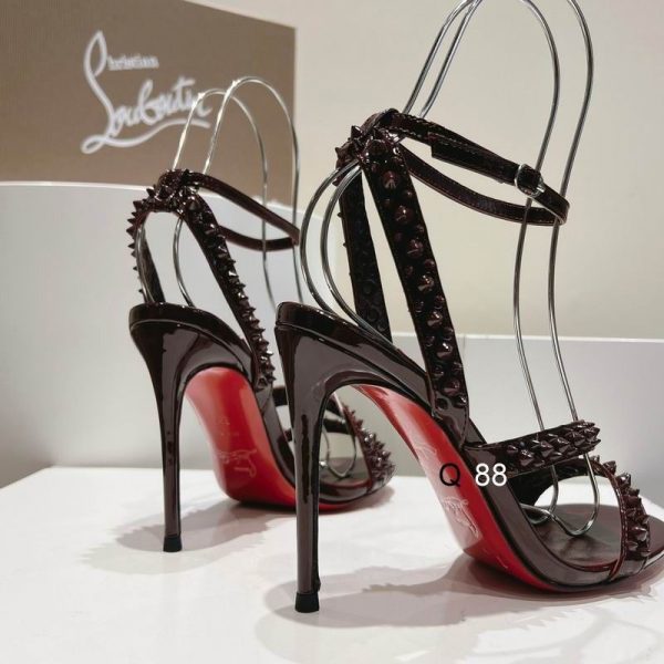 Christian Louboutin Mafaldina Spikes Sandales 100mm Cuir Verni Chocolat – Image 2