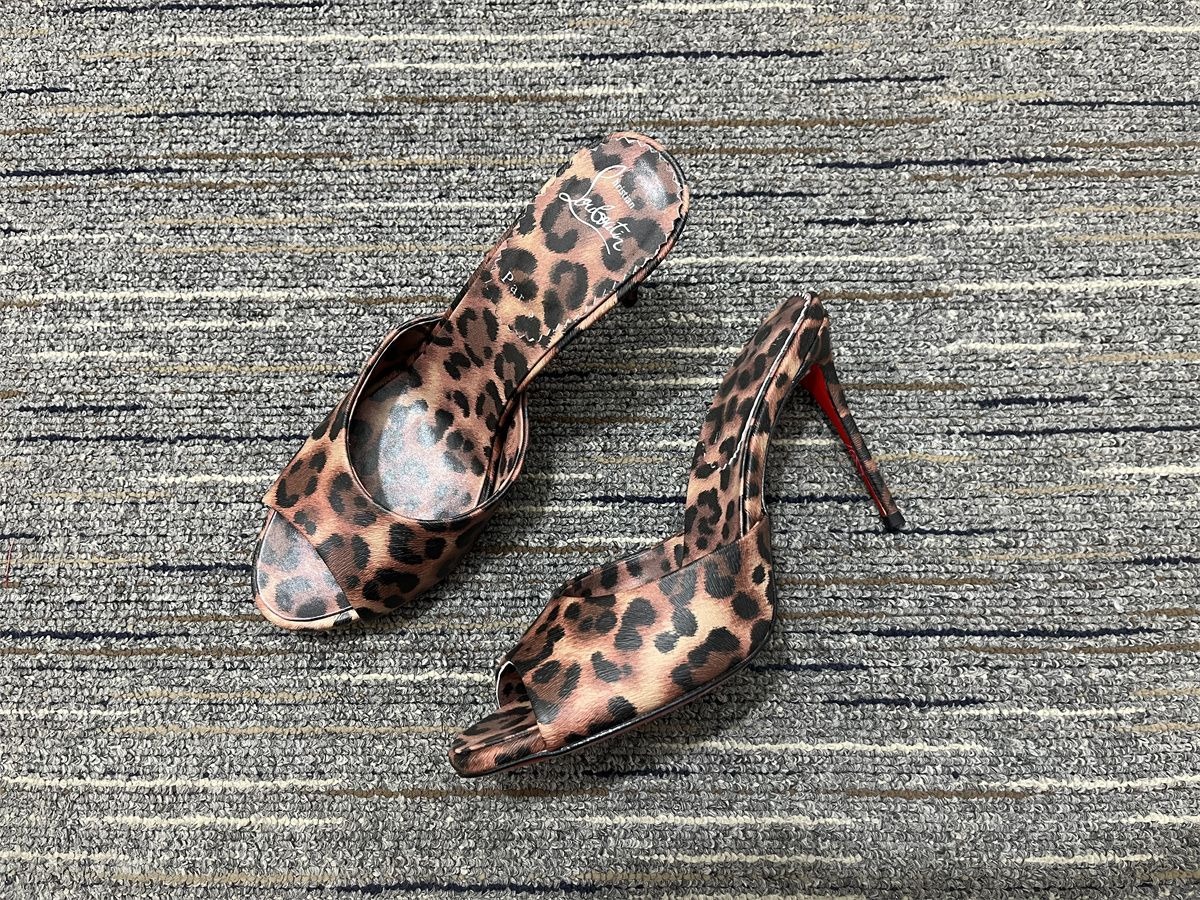 Christian Louboutin Mules Me Dolly 100 mm en cuir pony imprimé léopard kitty