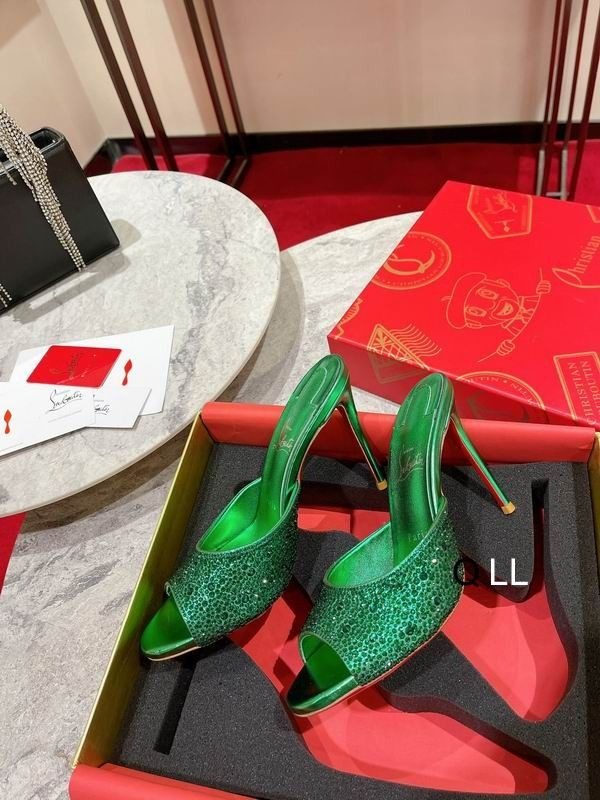 Christian Louboutin Me Dolly Strass Escarpins 100 mm Daim Ornés de Strass Vert – Image 3