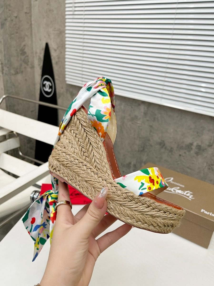 Christian Louboutin Monica Du Desert 110mm Espadrilles Compensées Satin Floral – Image 3
