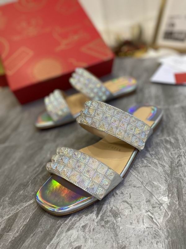 Christian Louboutin Myriadiam Sandales Plates à Bride Liège Métallique Argent – Image 2