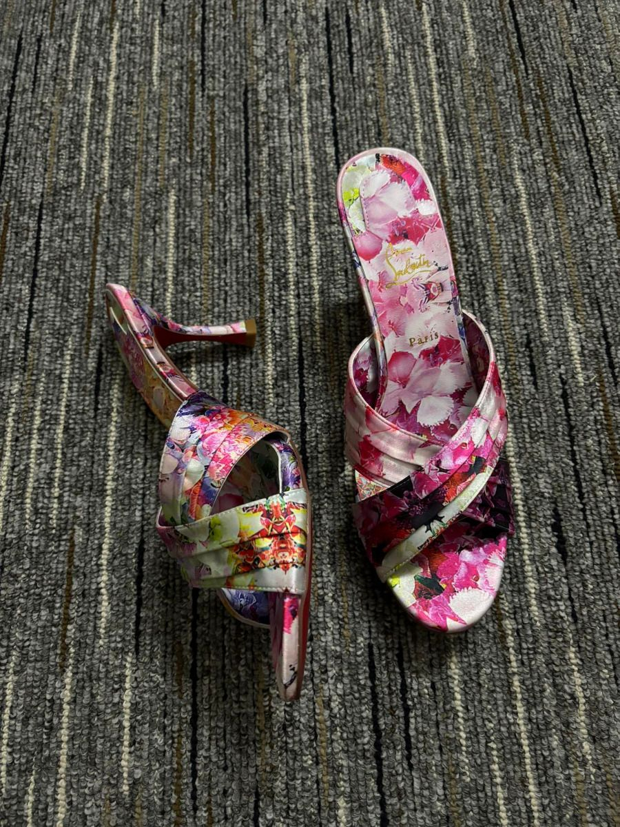Christian Louboutin Sandales Nicol is Back 85 mm en soie florale – Image 3