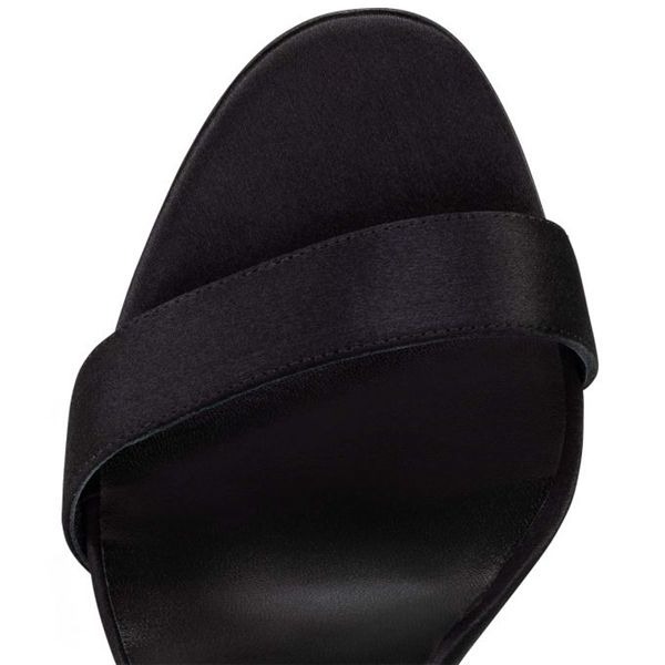 Christian Louboutin Sandal Goldie Joli 100 mm Noir/lin Crêpe Satin Noir – Image 3