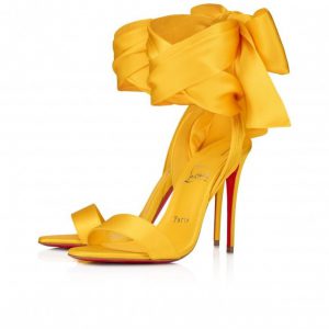 Sandales Christian Louboutin Sandale Du Désert 100 mm à brides en crêpe satiné pollen
