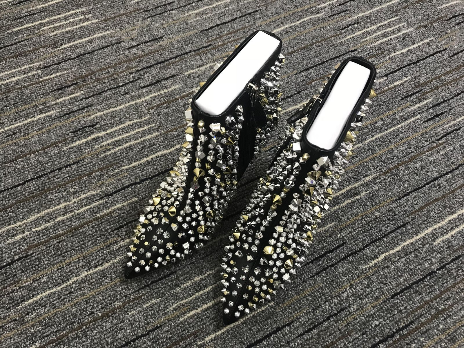 Christian Louboutin So Full Kate Bottines 100 mm Cloutées Cuir Noir – Image 3