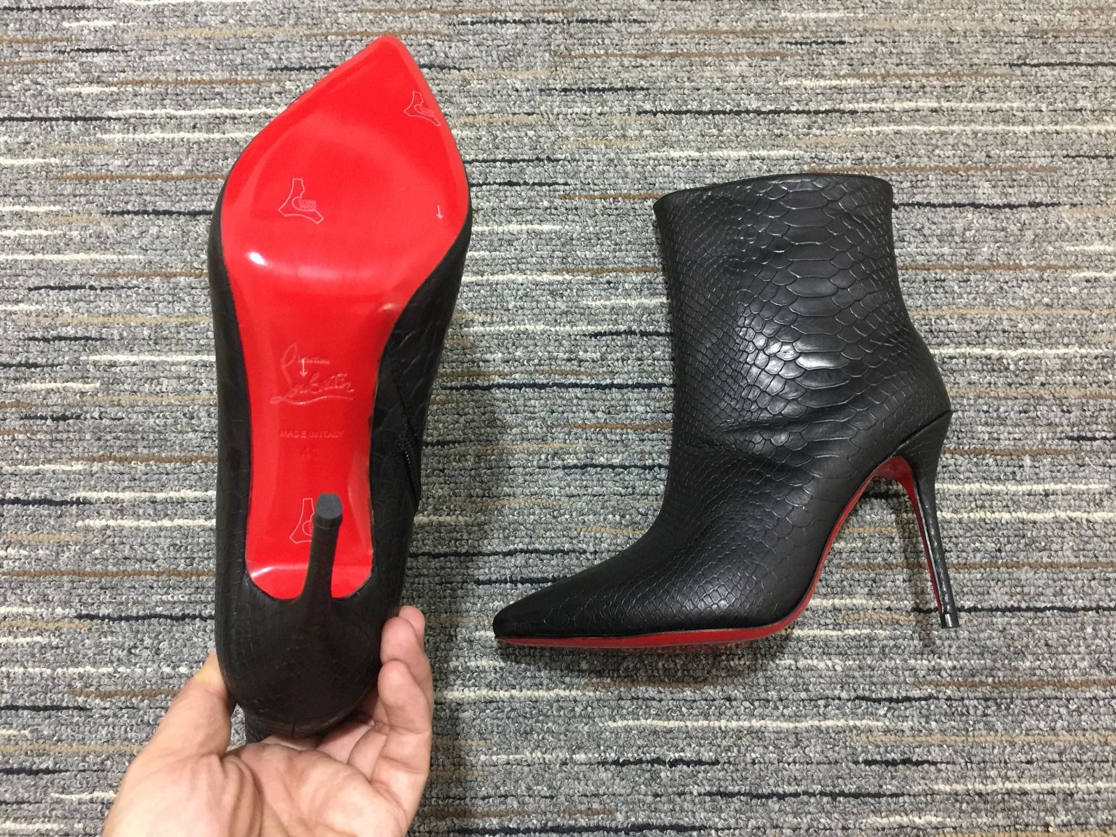 Christian Louboutin So Kate Booty Bottines 85 mm Cuir Veau Embossé Noir – Image 3