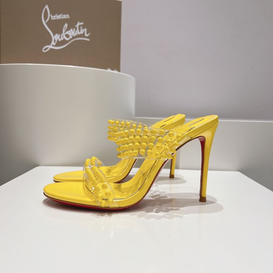 Christian Louboutin Spike Only 105mm PVC et Sandales en Cuir Verni Jaune – Image 2