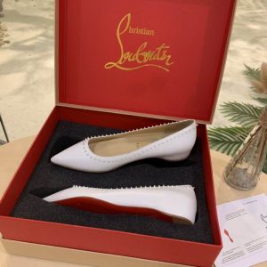 Christian Louboutin Anjalina Ballerines Cloutées en Cuir de Veau Blanc