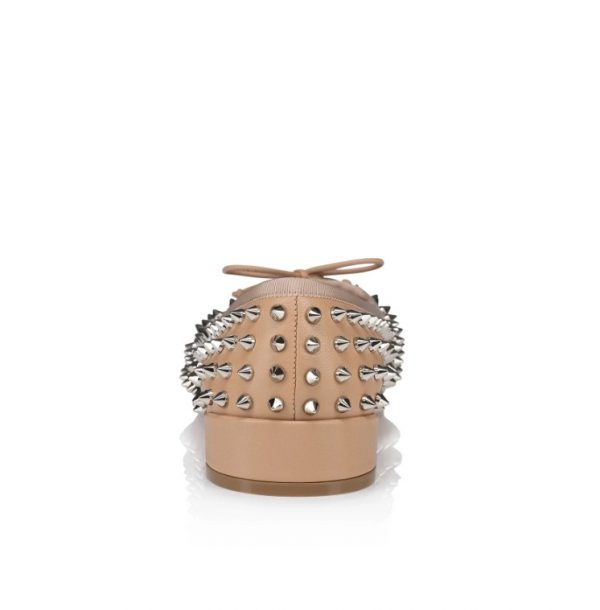 Christian Louboutin Sweetie Jane Spikes Ballerines en Cuir Nappa Beige Blush – Image 3