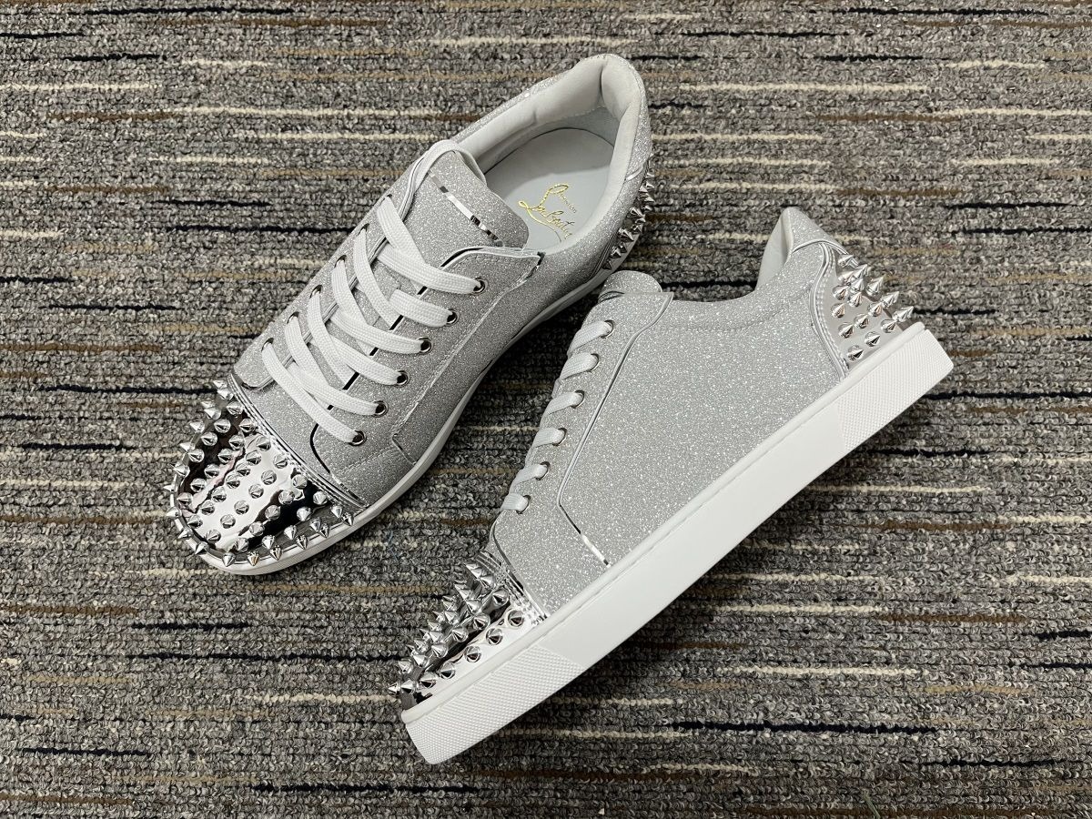 Christian Louboutin Baskets Basses Vieira 2 Cuir de veau à paillettes Argent