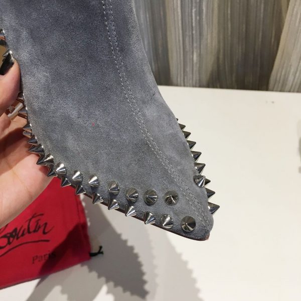 Christian Louboutin Willetta Bottines 100mm Daim avec Clous Gris – Image 3