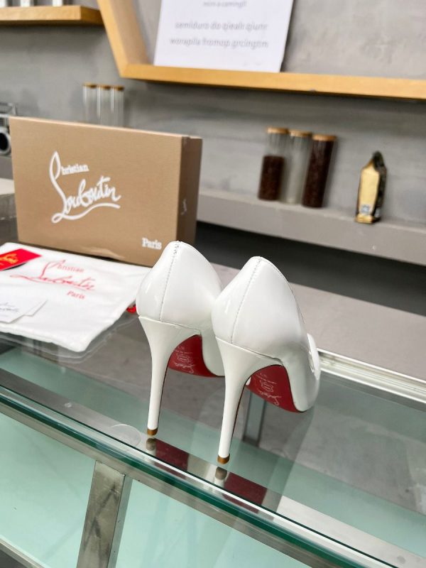 Christian Louboutin Escarpins Kate 105 mm Cuir Verni Blanc – Image 2