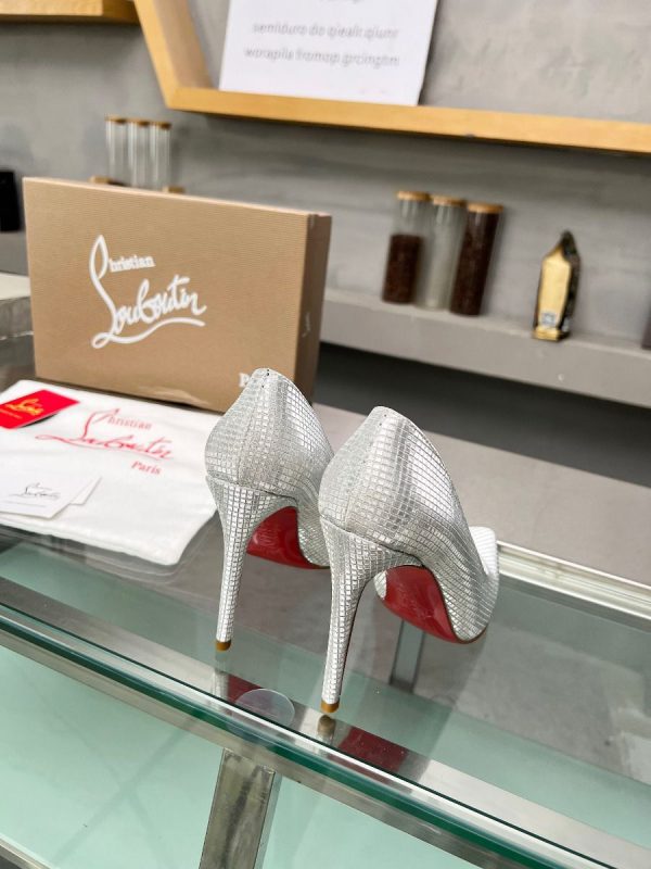 Christian Louboutin Escarpins Kate 105 mm Tissu à Paillettes Argenté – Image 3