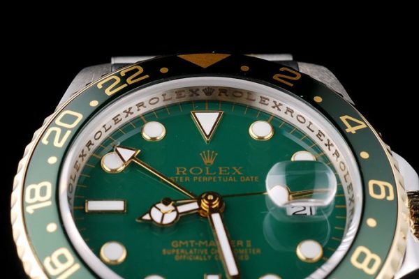 Rolex GMT Master II Lunette Céramique Verte Cadran Vert Tachymètre – Image 9