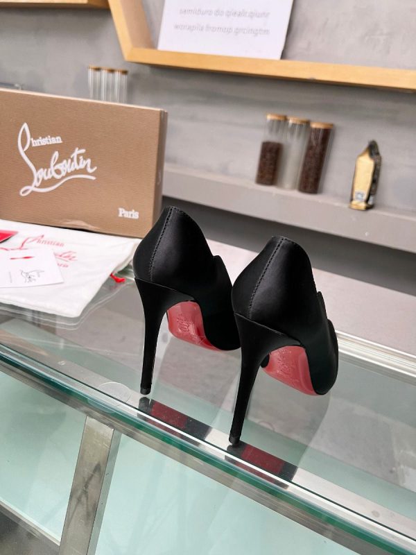Christian Louboutin Hot Chick Escarpins 100 mm Satin Crêpe Noir – Image 2