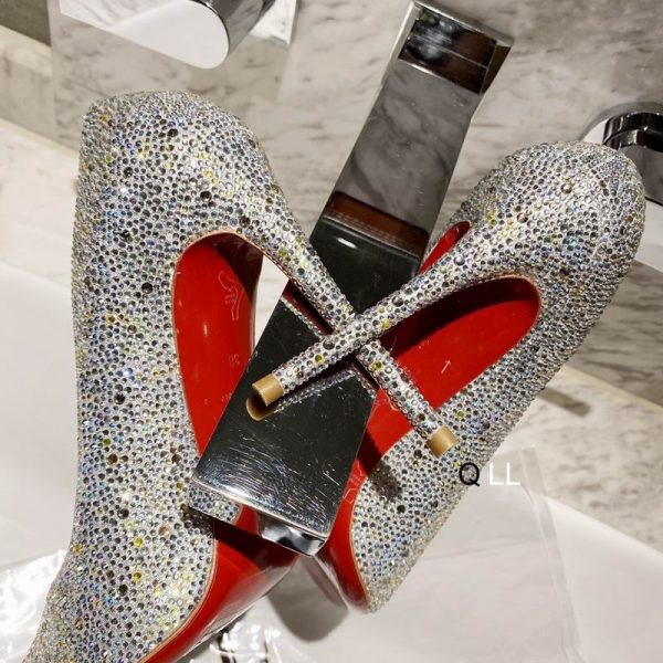 Christian Louboutin Escarpins Kate Strass Dégradé 100 mm Daim Argenté – Image 3